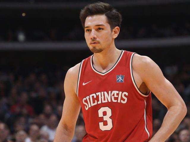 开云体育_ NBA全明星赛：重要的历史瞬间与回顾，nba全明星球赛视频