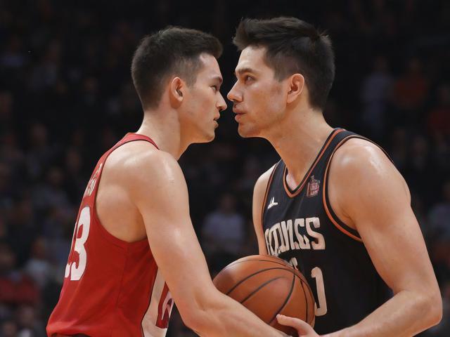 开云体育_ NBA总决赛重演：湖人对阵热火的经典战斗，湖人总决赛打热火